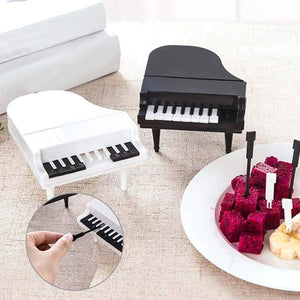 Fun kitchen accessory: piano fruit forks set.