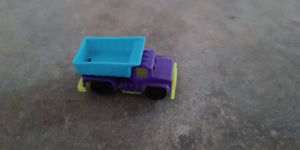 Kids' toy dumper truck with accessories