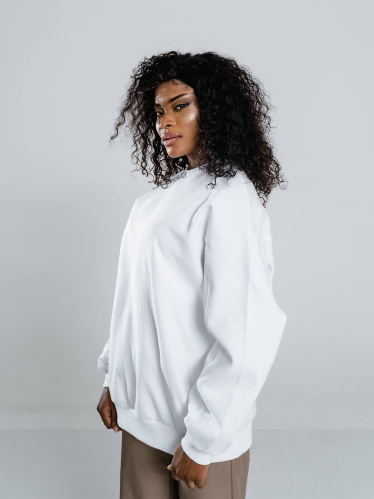 White basic sweatshirt